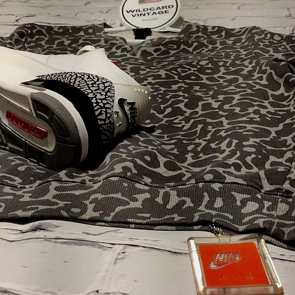 ( Jordan III style Elephant Print ) H&M Crew Neck Sweater size large - Picture 3 of 5